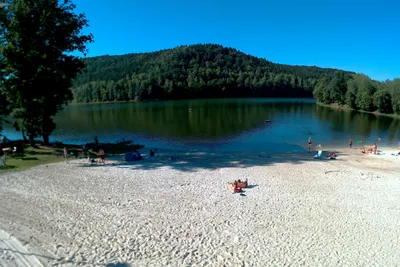 Camping Zloty Potok Resort - Strand am See in der Nähe des Campingplatzes