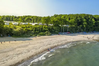 Ostsee-Campingplatz Kagelbusch  -  Luftaufnahme vom Campingplatz am Strand der Ostsee