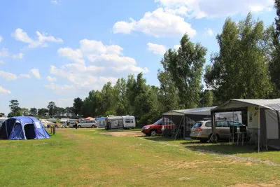 Ostseecamping Gut Karlsminde - Stellplätze im Grünen auf dem Campingplatz