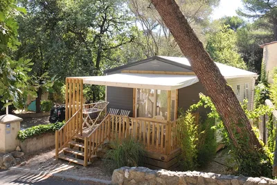 Camping Parc des Maurettes  -  Mobilheim vom Campingplatz im Grünen