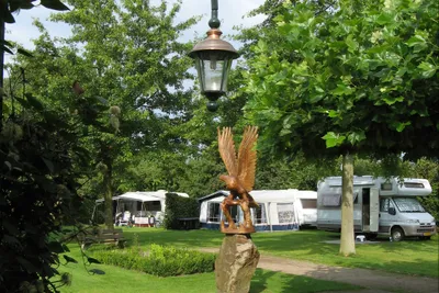 Camping Pergama LandJuweel - Wohnmobil- und Wohnwagenstandplätze auf der Wiese