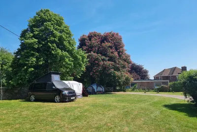 Piccadilly Caravan Park - Standplatzwiese auf dem Campingplatz