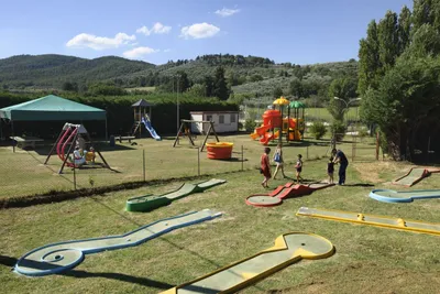 Camping Polvese  - Minigolf und Spielplatz auf dem Campingplatz