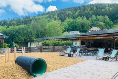 Camping Quellgrund - Terrasse und Spielplatz auf dem Campingplatz