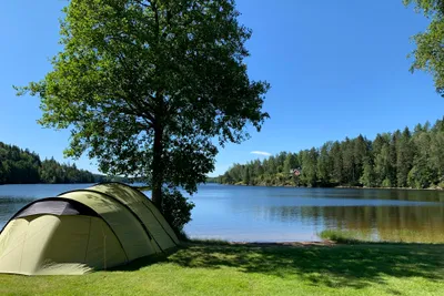 Ragnerudssjöns Camping - Zeltwiese vor dem See