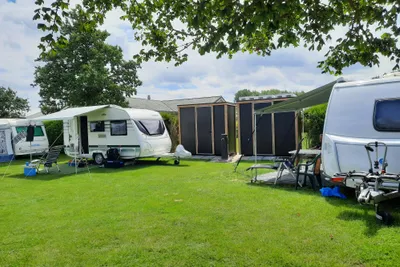 Recreatiepark Klaverweide - Wohnmobil- und  Wohnwagenstellplätze auf der Wiese