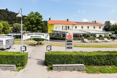Rhein-Camping - Blick vom Rhein