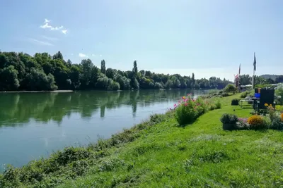 Rheincamping-Siebengebirgsblick-Lage-am-Rhein 
