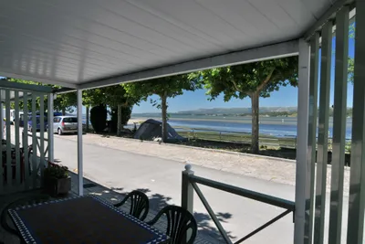 Camping Rio Ulla  - Blick von der Terrasse des Restaurants auf den Fluss am Campingplatz