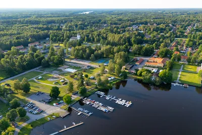 Rörholmsbadet Camping  - Luftaufnahme des Campingplatzes am Wasser