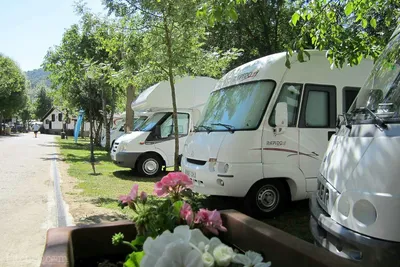 Camping San Pelayo  -  Wohnwagenstellplatz vom Campingplatz im Grünen