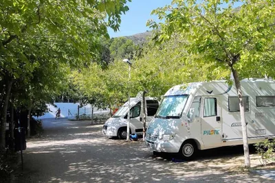 Camping Santa Marta - Wohnmobil- und  Wohnwagenstellplätze im Schatten der Bäume