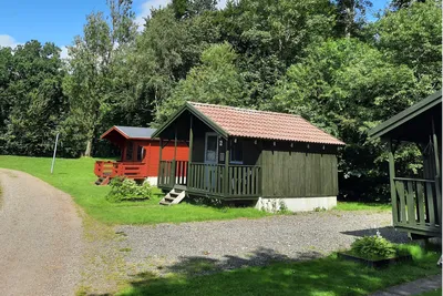 Sdr. Felding Camping og Hytteby ApS - Blick auf die Mietunterkünfte auf dem Campingplatz