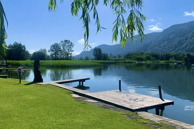 See-Areal Steindorf - Liegewiese direkt am See
