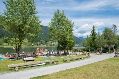 Seecamping Müller  -  Badestrand und Spielplatz am Weißensee