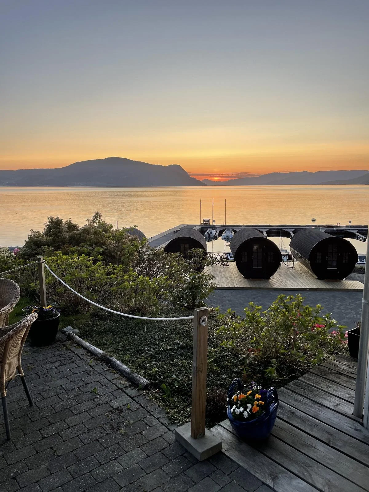 Sleeping barrel lodge