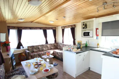 St. Ives Bay Holiday Park - Wohnbereich in einem der Mobilheime