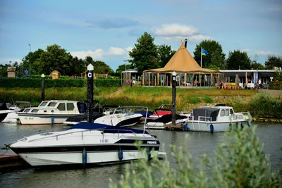 Stadscamping Schoonhoven  Camping 't Wilgerak - Blick auf die Umgebung des Campingplatzes