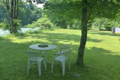 Campingplatz Staufeneck -  Wohnwagen- und Zeltstellplatz mit Blick auf den Saalach Fluss