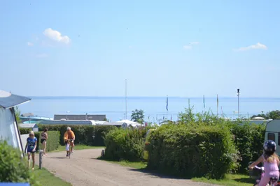 Stensager Strand Camping - Wohnmobilstellplatz am Meer auf dem Campingplatz 