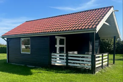 STEVNS CAMPING  - Mobilheim mit Terrasse auf dem Campingplatz