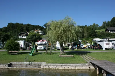 Strandcamping Obertrum - Stellplätze am Ufer des Sees