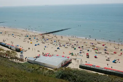 Strandcamping Valkenisse  -  Luftaufnahme vom Strand an der Nordsee am Campingplatz