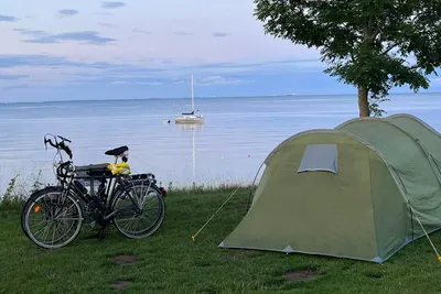 Tårup Strand Camping - Zeltplatz mit Blick auf das Wasser