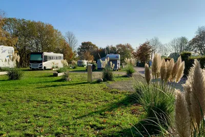 Campingplatz Tante Henni - Stellplätze im Grünen auf dem Campingplatz