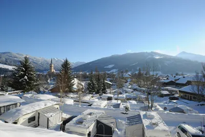 Tauerncamping Lerchenhof - Campingplatz in schneebedeckter Winterlandschaft--