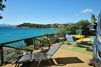 Camping Telis - Wohnwagenstellplatz vom Campingplatz mit Blick auf das Meer