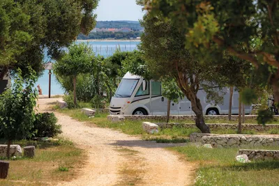 Terra Park Phalaris - Stellplätze mit Blick auf das Wasser