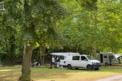 Balatontourist Camping Termál - Standplätze im Grünen auf dem Campingplatz