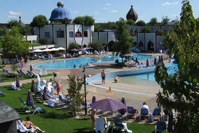 Thermenland Camping Bad Waltersdorf  - Hundertwasser Therme Rogner Bad Blumau am Campingplatz