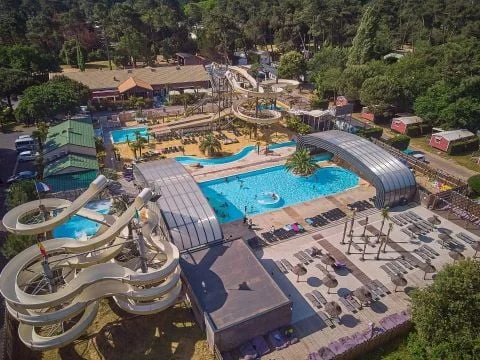 Tour Opérateur et particuliers sur camping La Pinède Les Mathes - accès piscine