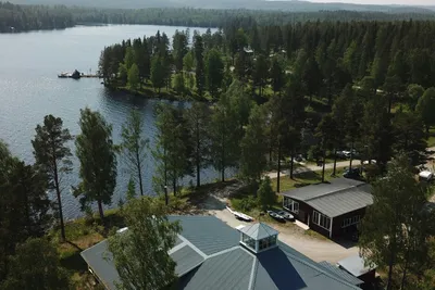 Trehörningsjö Camping och Stugor - Luftaufnahme des Campingplatzes am See