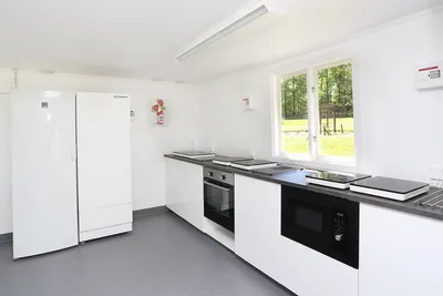 Urshult Camping - Gemeinschaftsküche mit Kühlschrank und Herd