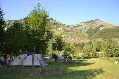 Camping Valle Gesso  -  Zeltplatz vom Campingplatz mit Blick auf die Berge