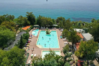 Camping Villaggio dei Fiori  - Campingplatz mit Freibad aus der Vogelperspektive