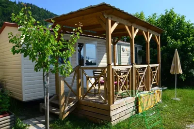 Wellness Seecamping Parth -  Mobilheim vom Campingplatz mit Veranda