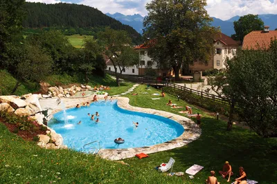 Camping Wildberg - Der Swimmingpool des Campingplatzes mit Liegewiese