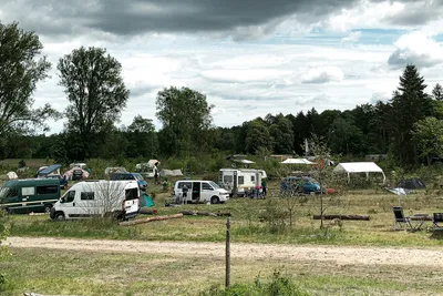 Camping Wilde Heimat - Wohnmobil- und  Wohnwagenstellplätze auf der Wiese