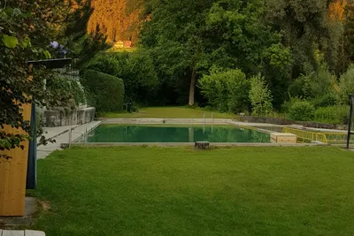Camping Wydeli - Pool im Grünen auf dem Campingplatz