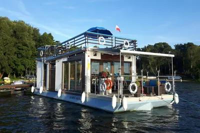Camping Zakatek Izabela - Hausboot auf dem Campingplatz