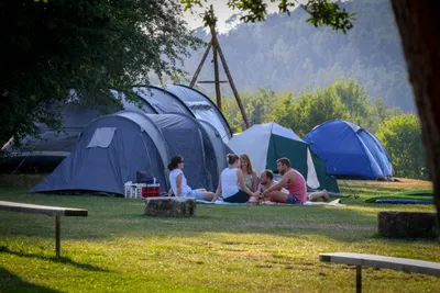 Zeltwiese Absberg - Camper vor ihren Zelten