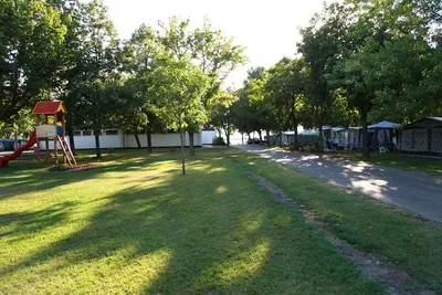 Camping Zicksee  -  Wohnwagen- und Zeltstellplatz und Spielplatz auf dem Campingplatz