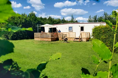 Camping Zonnekamp  - Mobilheim mit Veranda auf dem Campingplatz