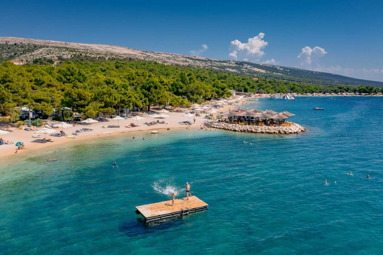 6 wunderschöne Campingplätze am Meer, die du lieben wirst