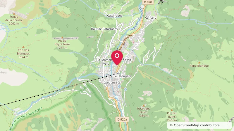 Aire Camping Car Cauterets Place de la Patinoire